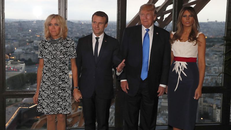 Magnifiquement, Trump a loué la figure de Macron lors de sa visite en France